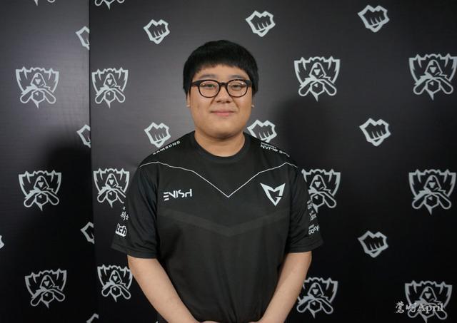 梅西利用自 梅西利用自